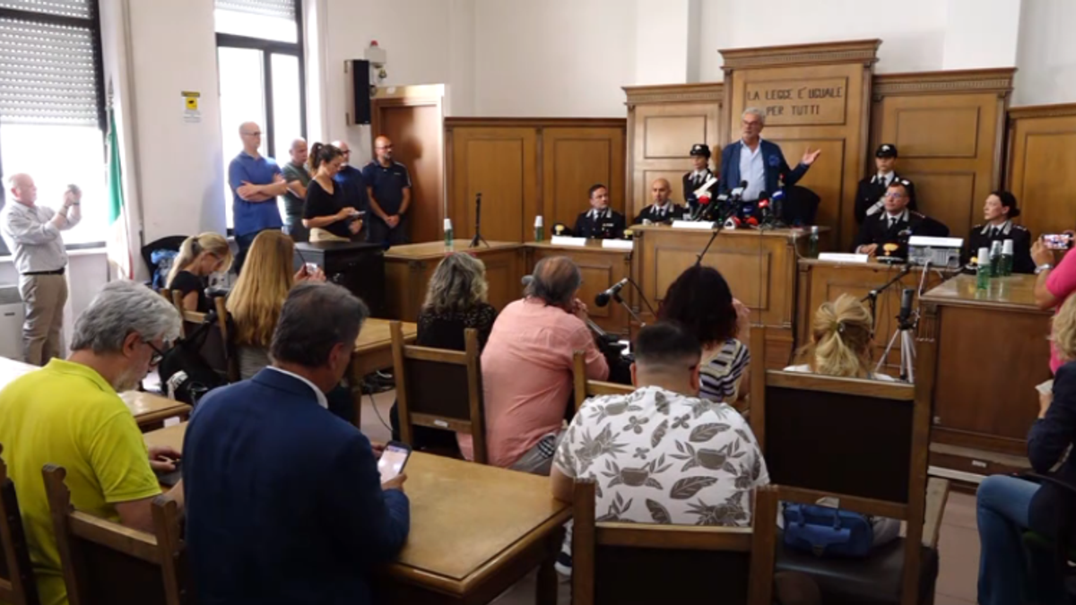 Formia'da kız kardeşler bulundu, üçü kaçırma suçundan tutuklandı