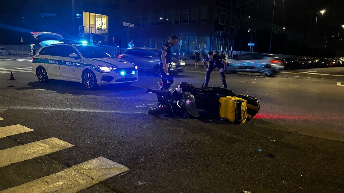 Bir motosikletliye, yayaya çarpıp kaçıyor. Milano'da alkollü tutuklandı