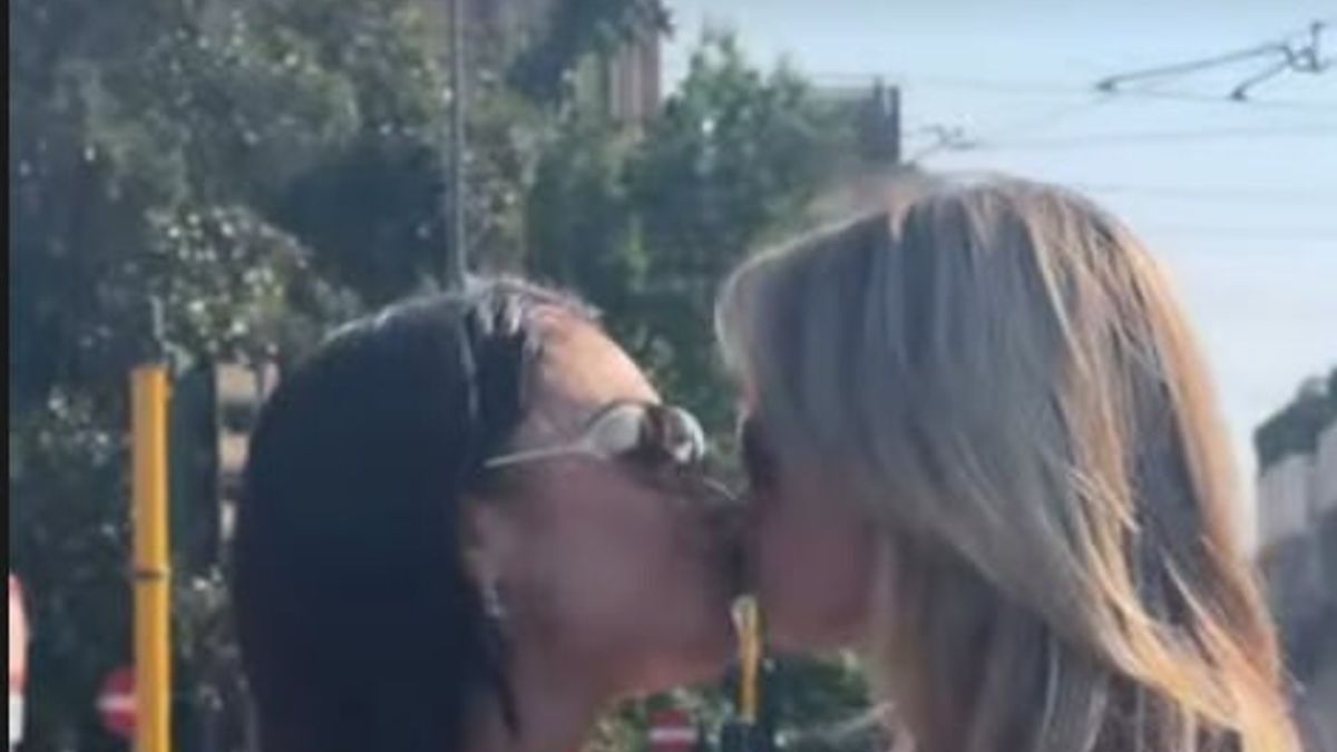Elodie, Franceska'nın önünde Milan Pride'a çekildi