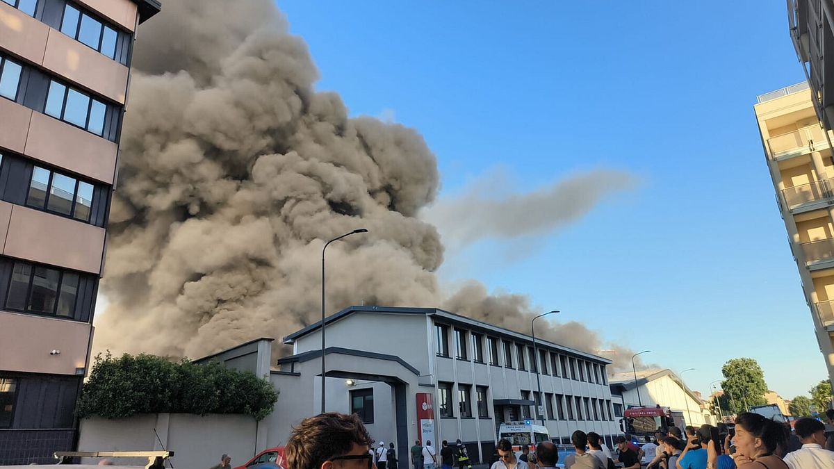 Milano'nun Bovisa bölgesinde büyük yangın