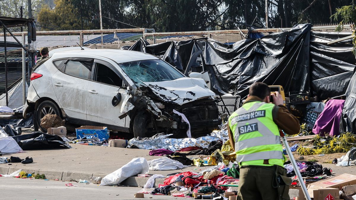 Araba açık hava pazarını bastı: Şili'de çok sayıda ölü