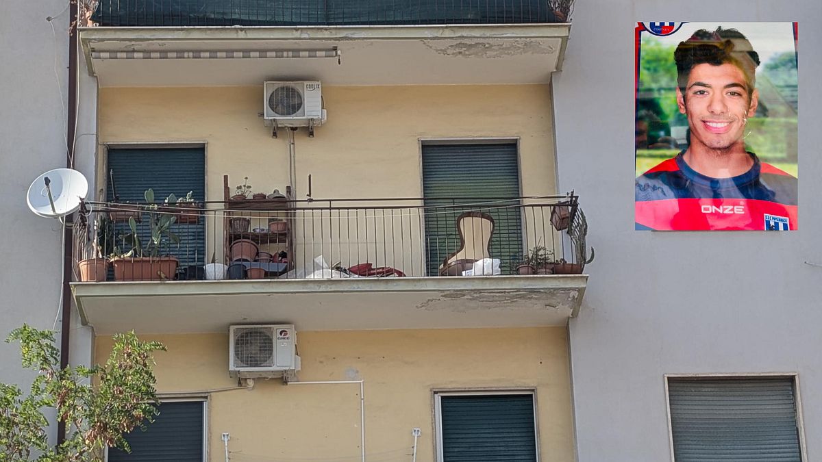 Arama sırasında kendini balkondan atan Cosenza: 25 yaşındaki genç hayatını kaybetti