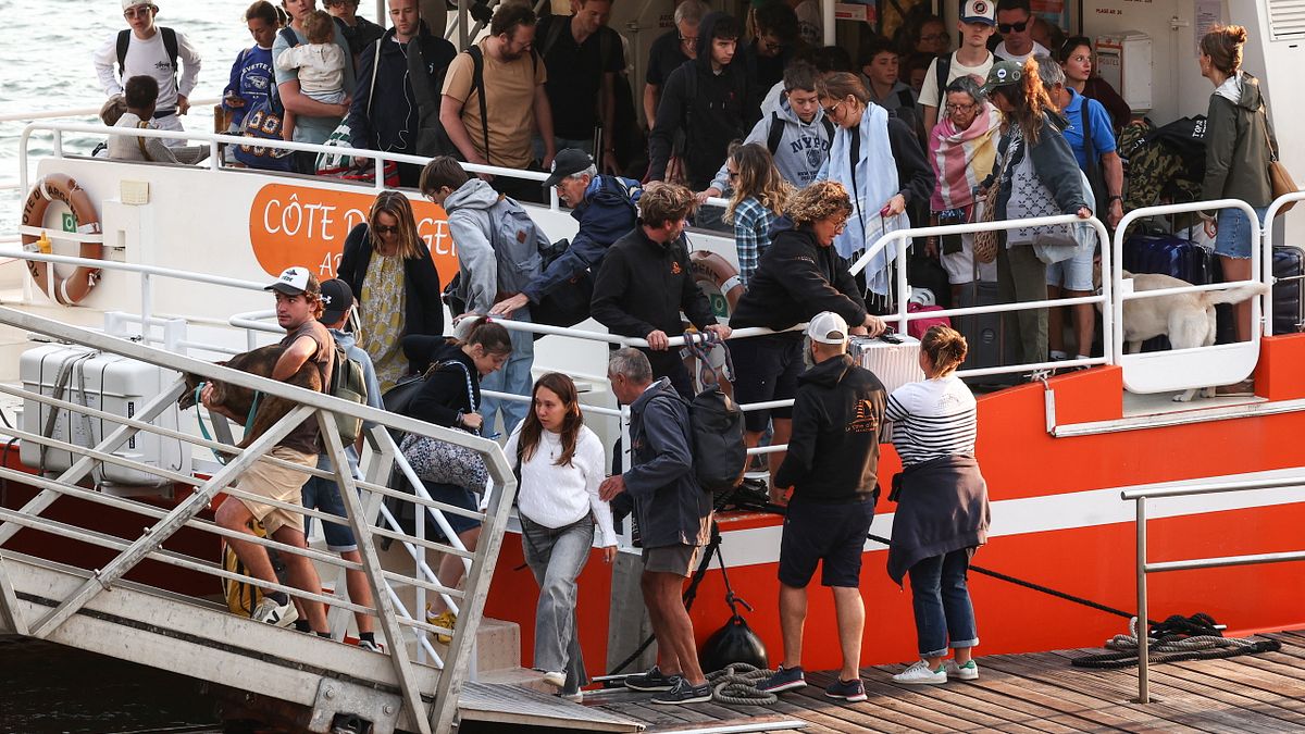 Maxi-incendio a Cap Ferret, Francia: le autorità ordinano l'evacuazione via mare