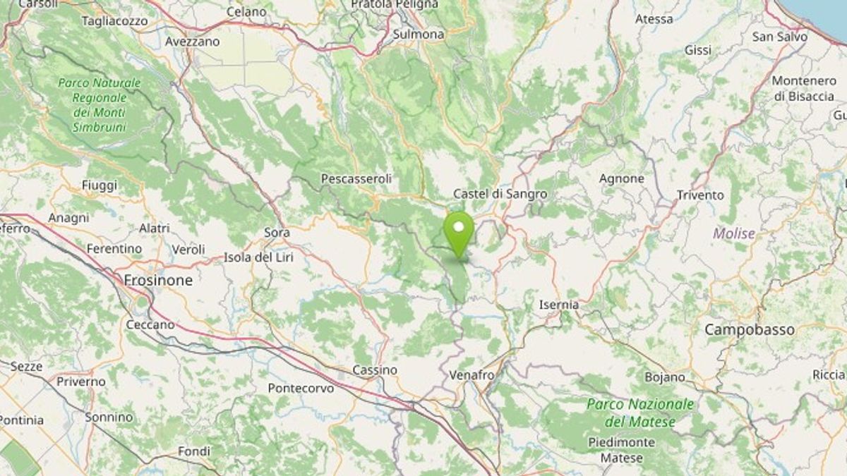 Molise'de 4,1 büyüklüğünde deprem, insanlar sokakta