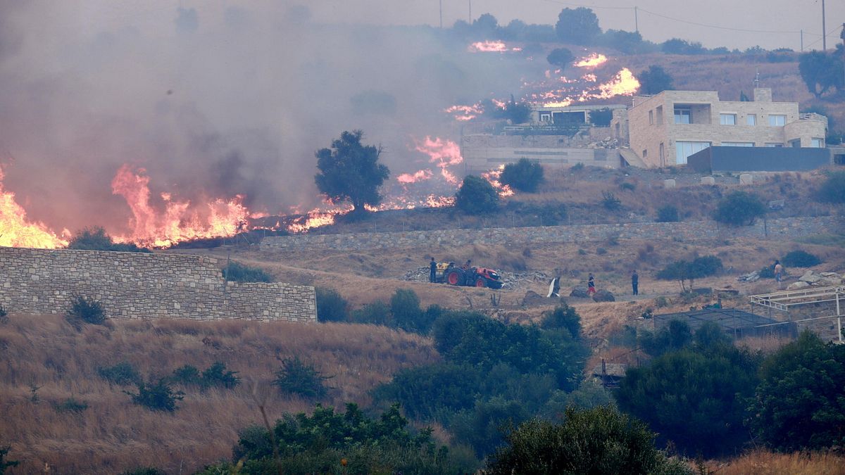 Yunanistan'da yangın acil durumu, 8 bin kişi tahliye edildi
