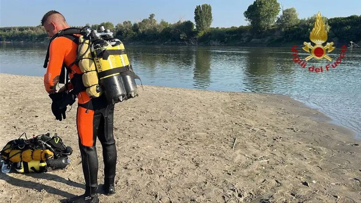 Rovigo, si tuffa nel fiume Po per salvare la figlia e muore: recuperato il corpo
