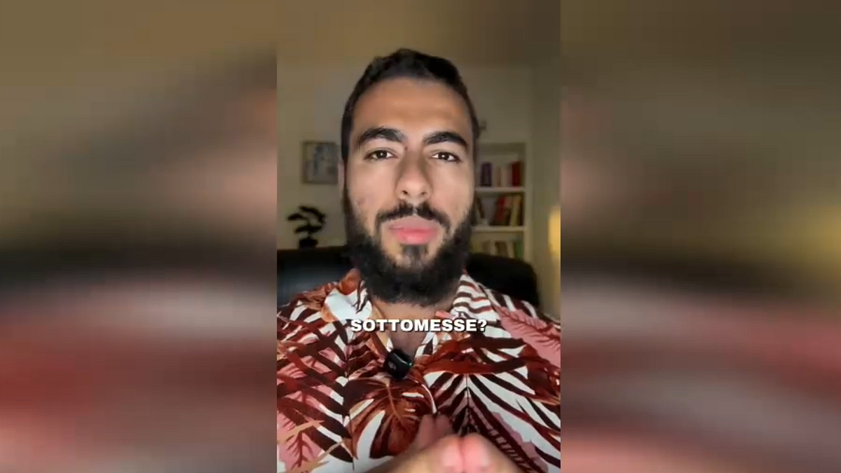 Divieto del burqa a scuola, gli imam si ribellano: "È propaganda"