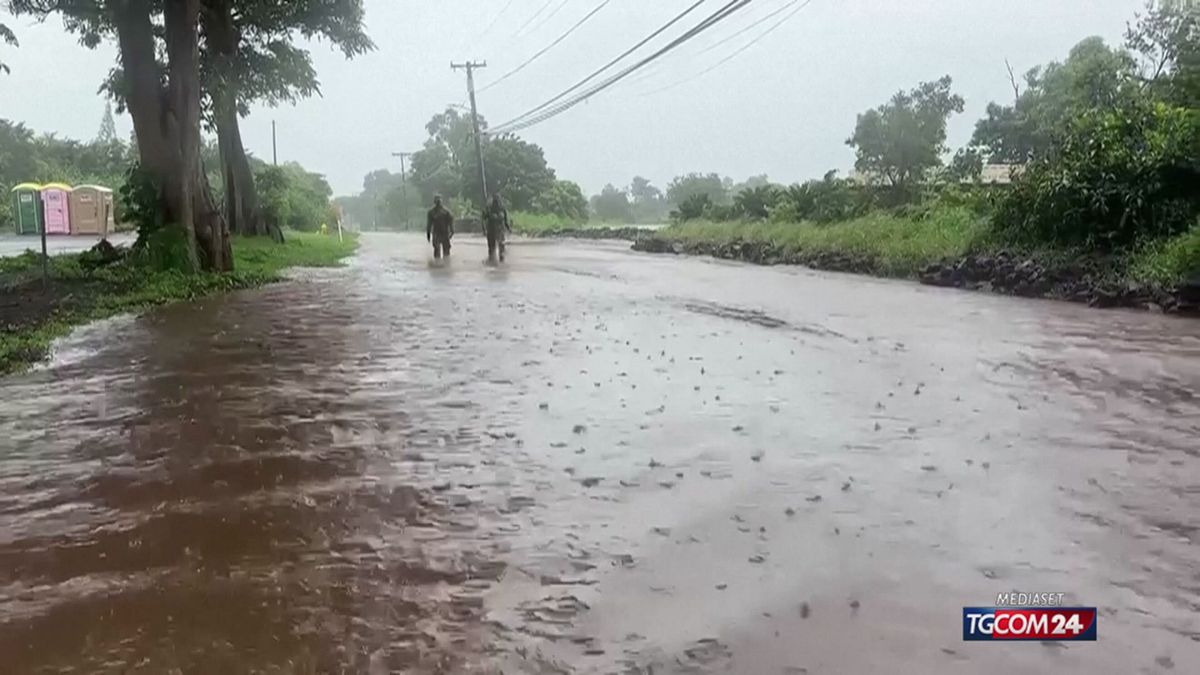 Usa, l'uragano Nolo sfiora le Hawaii tra venti forti e inondazioni