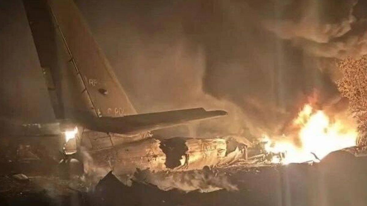 Russia, aereo militare precipita durante l'addestramento: 6 morti