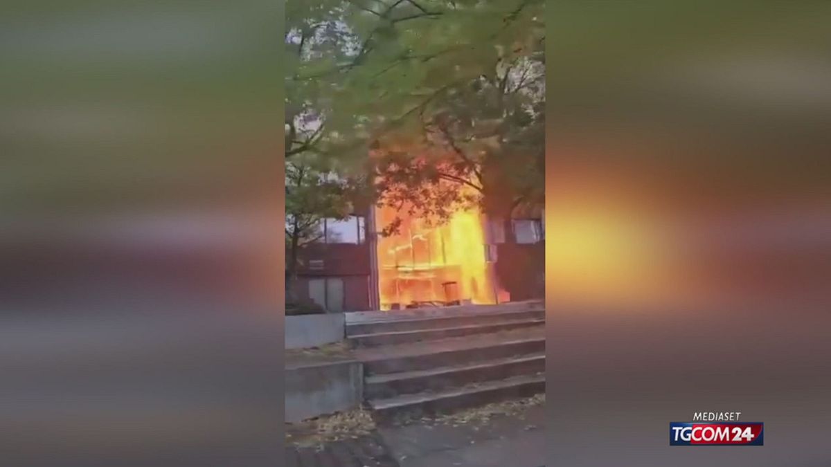 Nantes, liceo in fiamme durante la protesta degli studenti