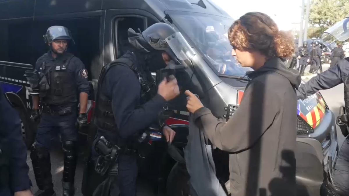 Marsiglia blindata dopo le proteste studentesche: studenti perquisiti