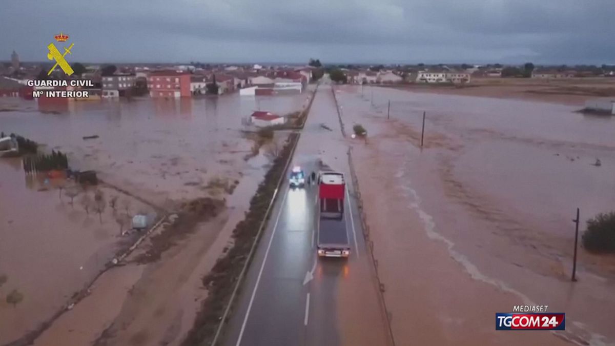 Piogge torrenziali in Spagna: una vittima e decine di salvataggi