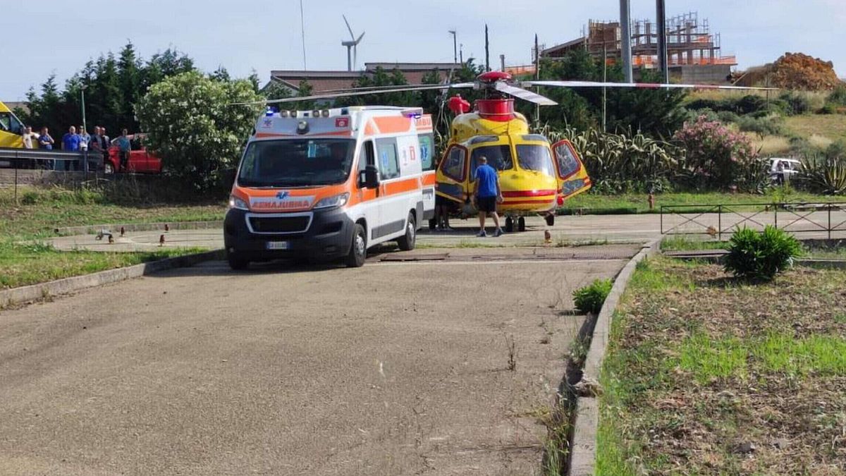 Vieste (Foggia), padre e figlio di 10 anni cadono dal terrazzo durante la festa di nozze: gravissimo il 40enne