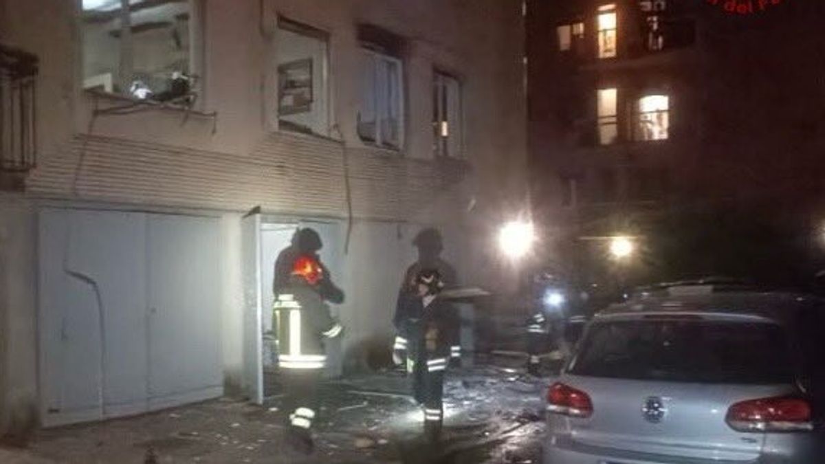 Bergamo, esplosione in una palazzina: otto feriti, due gravi, ipotesi fuga di gas