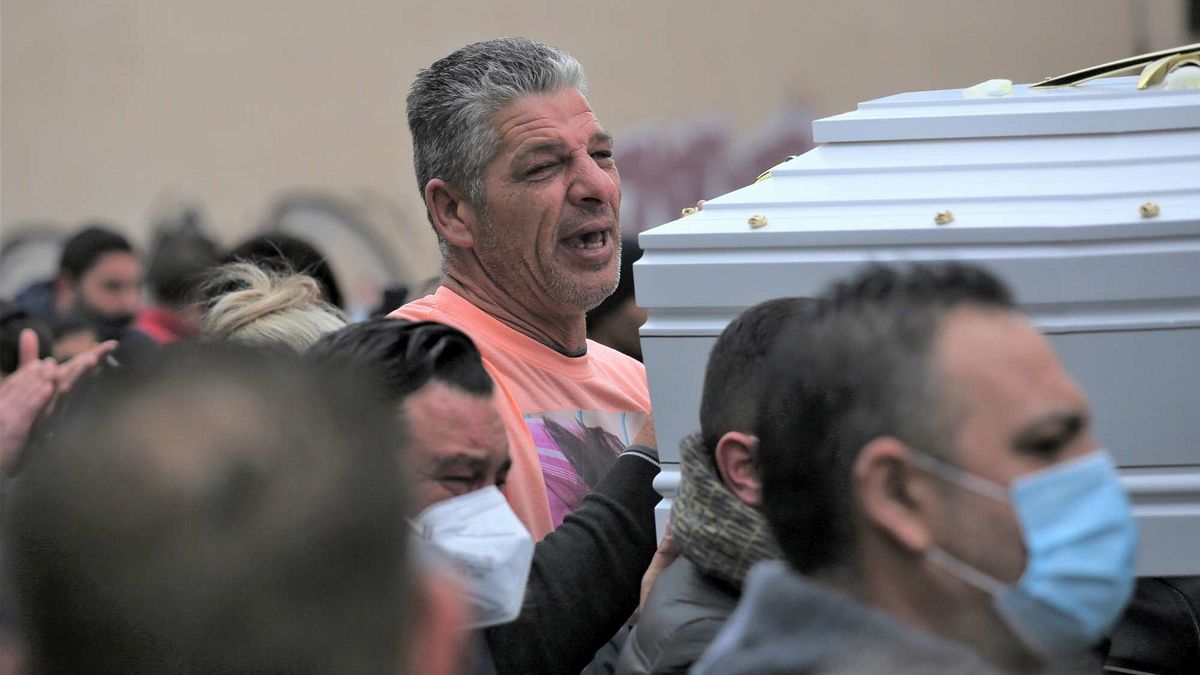 Palermo saluta la piccola Antonella, la bimba morta per la sfida su ...