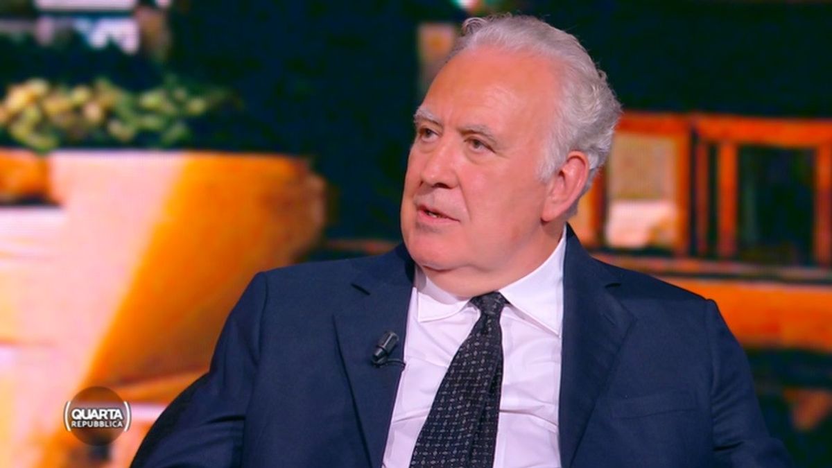 Michele Santoro ricorda la celebre lite con Silvio Berlusconi "Oggi i