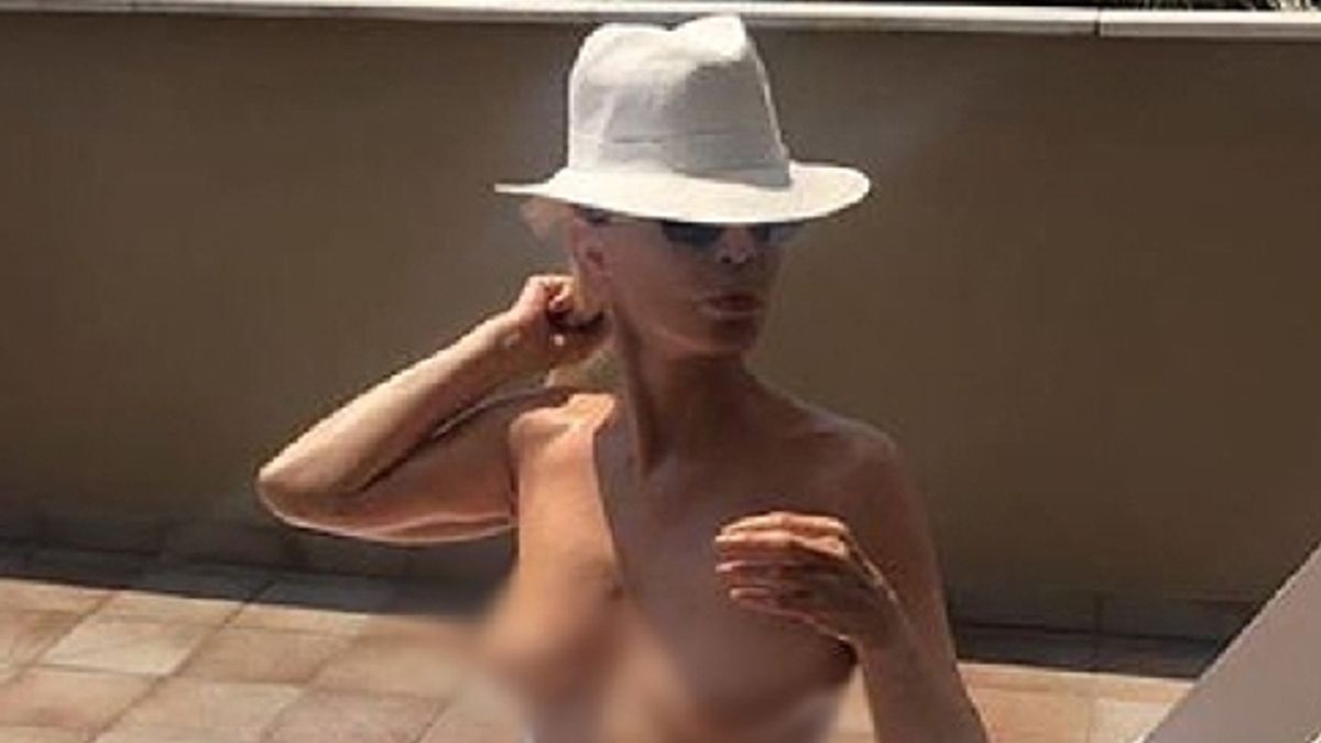 Patty Pravo, a 67 anni sfoggia un topless ancora perfetto - Tgcom24