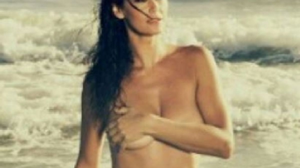 Samantha De Grenet, scatto in topless senza tempo - Tgcom24