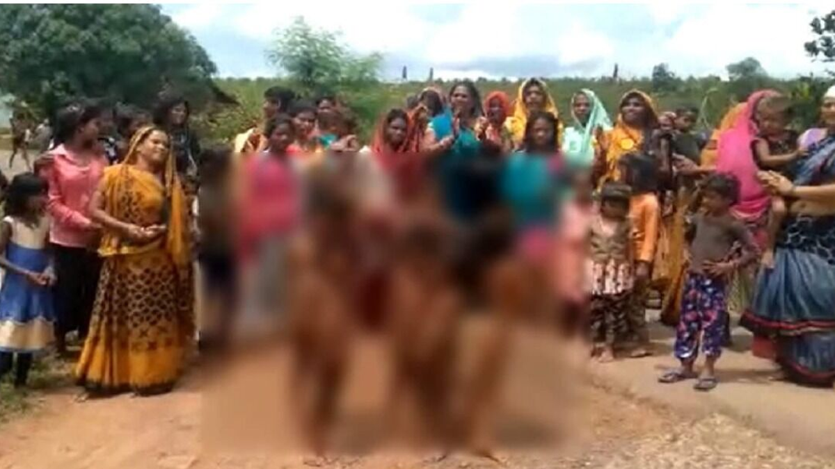 India, bambine costrette a sfilare nude in una processione per propiziare  la pioggia - Tgcom24