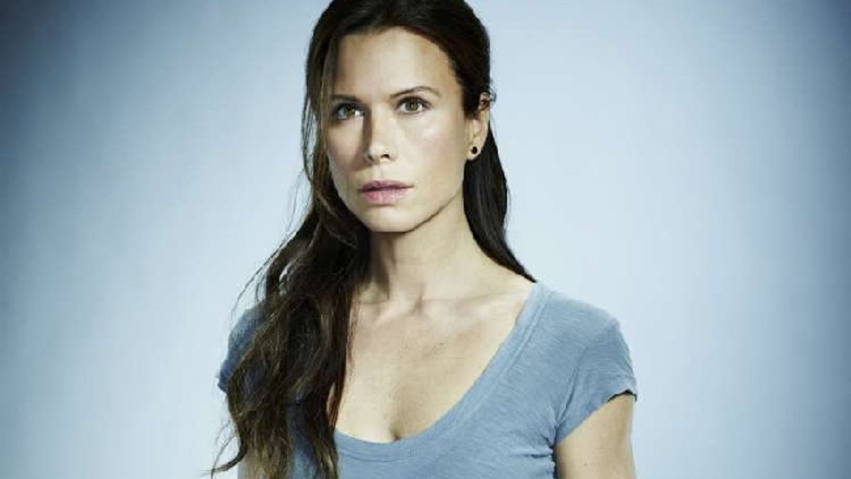 Rhona Mitra, sexy e tenace in 