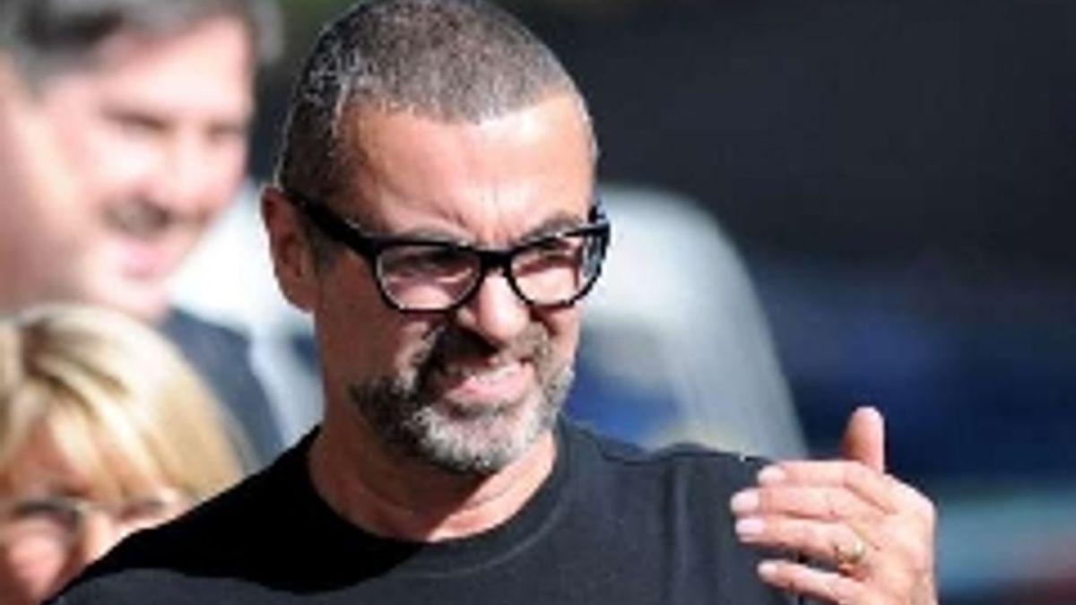 Momento di relax per George Michael - Tgcom24
