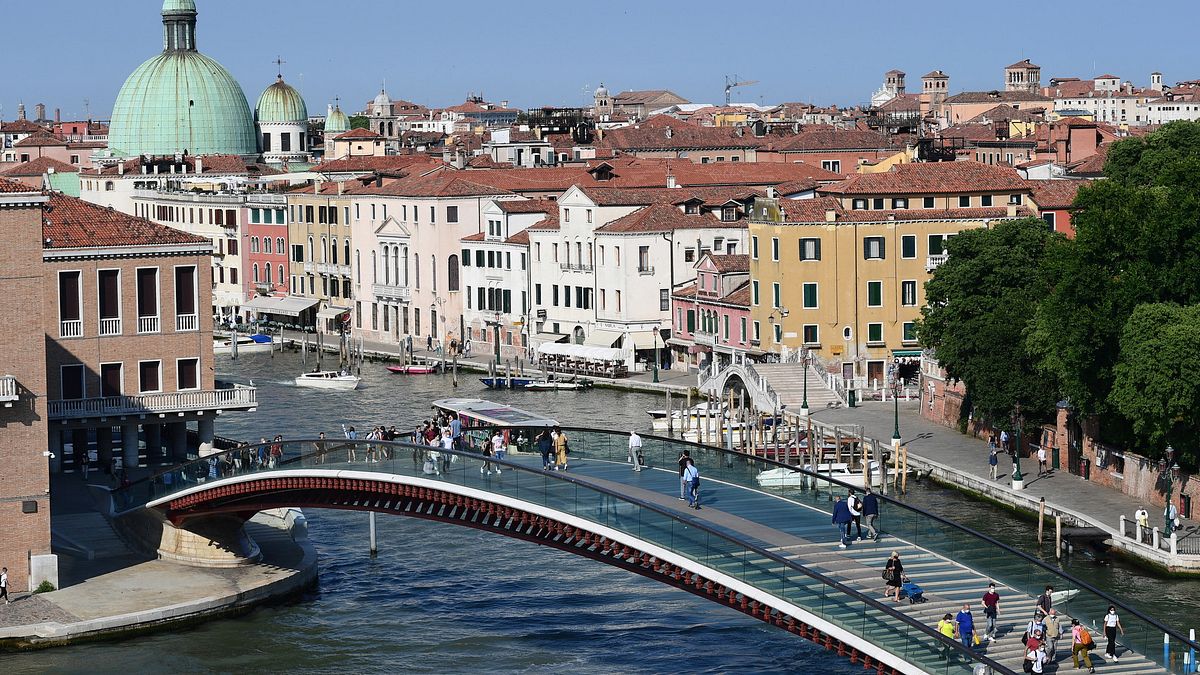 Venezia il ponte di vetro di Calatrava e troppo scivoloso sara di pietra Tgcom24