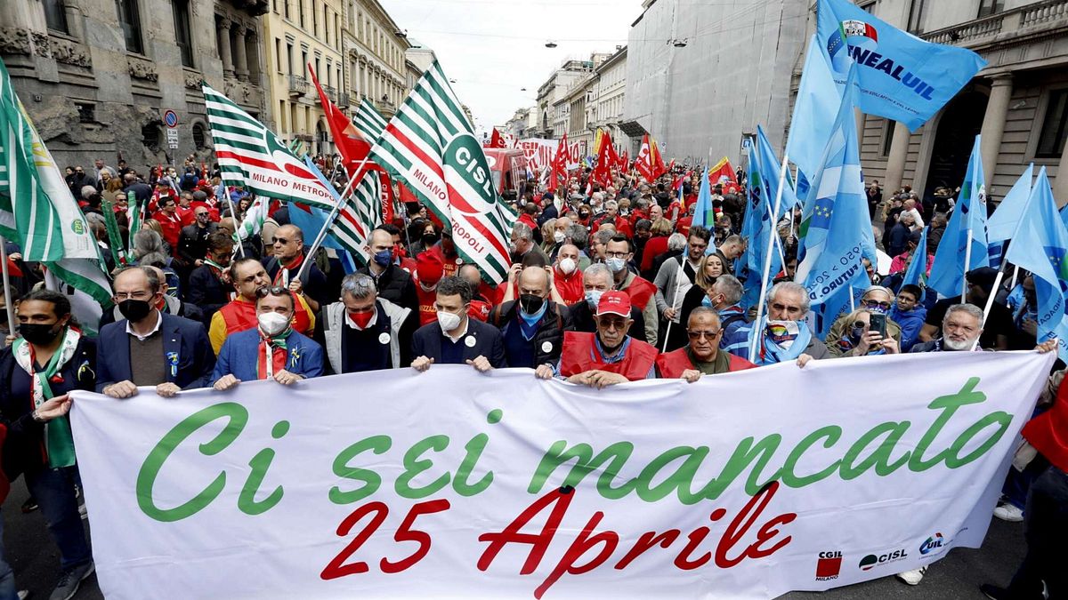 25 Aprile, A Milano Sfida Di Bandiere Nei Diversi Spezzoni Del Corteo ...