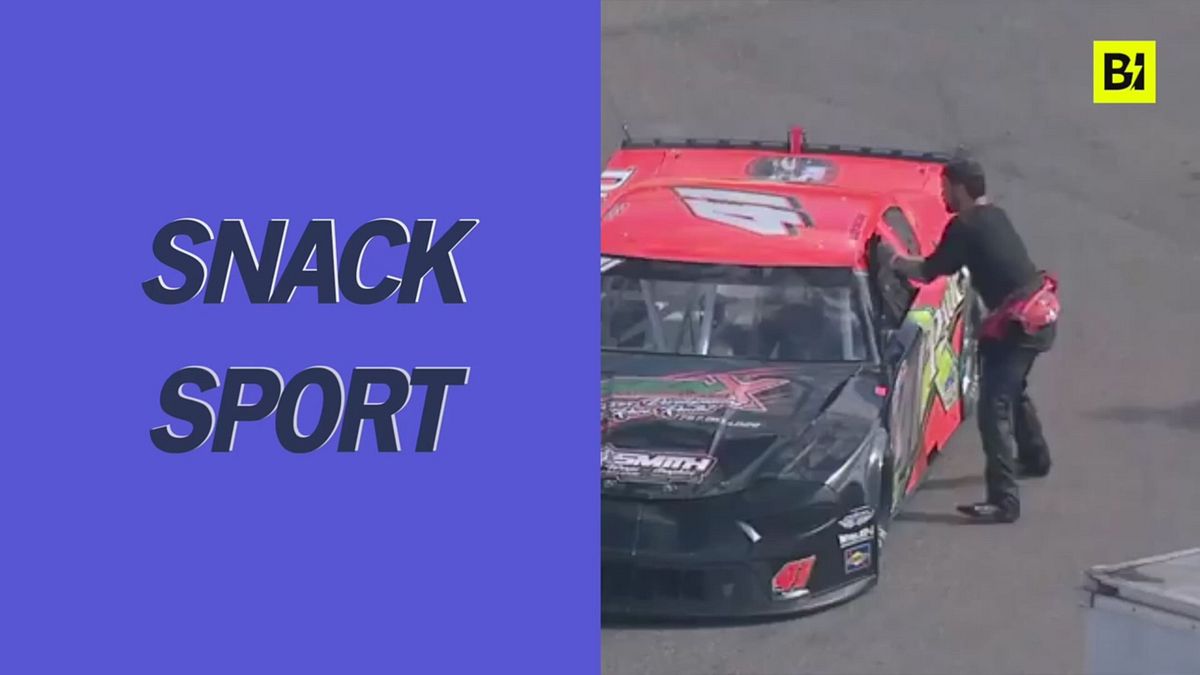 Follia in Nascar, dopo la gara calci e pugni all'avversario - SportMediaset