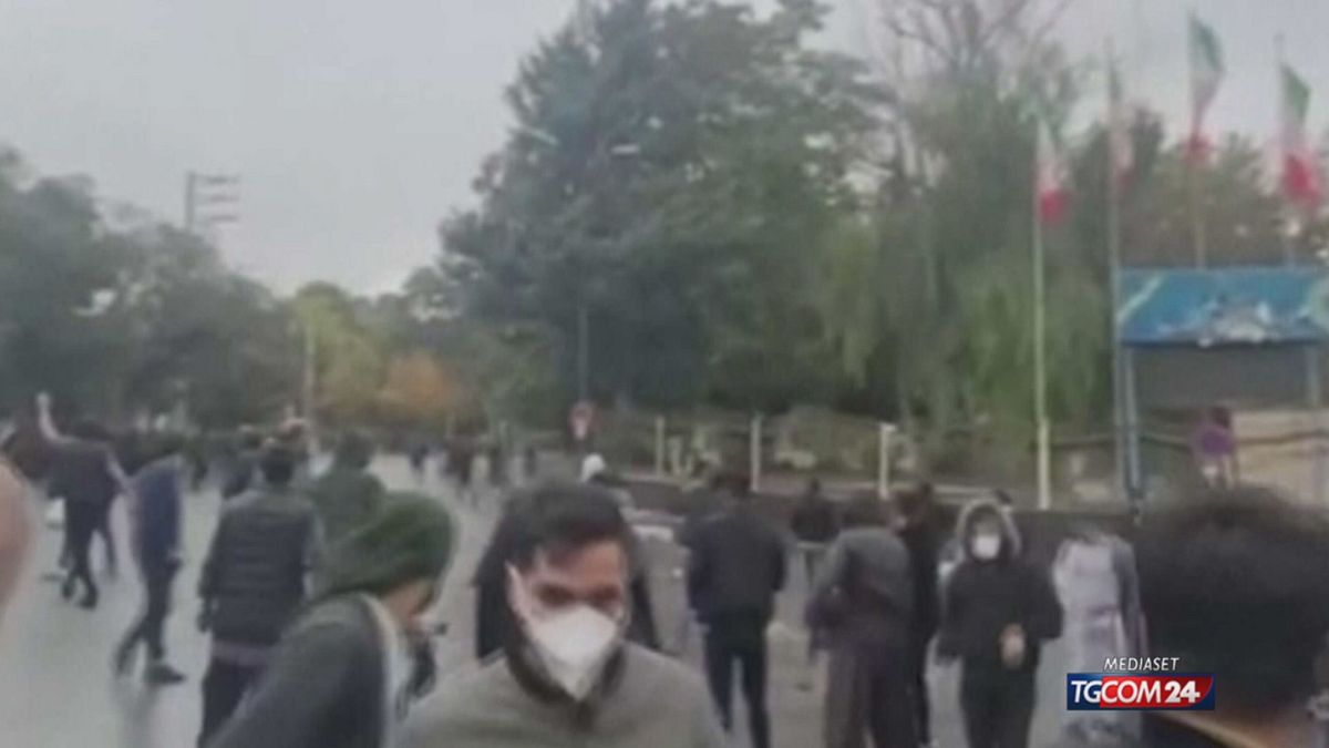 Il Pugno Di Raoul Bova - Striscia La Notizia - Foto 2