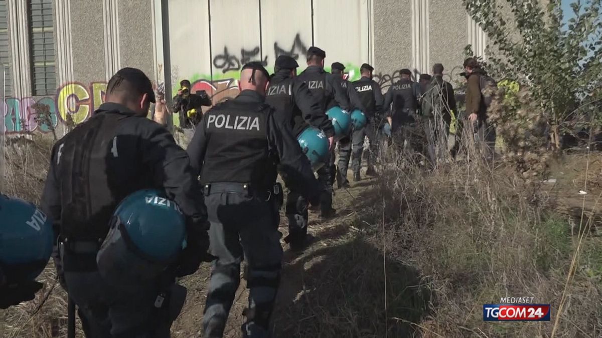 Rave Modena, sgomberato il capannone - Tgcom24