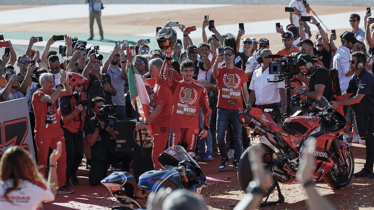 Bagnaia e Ducati campioni, che festa a Valencia - SportMediaset
