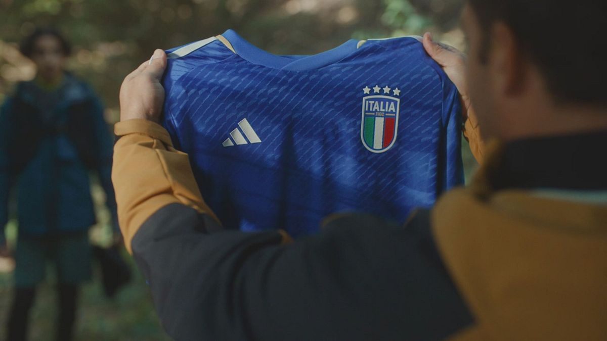 Svelata la nuova maglia dell'Italia