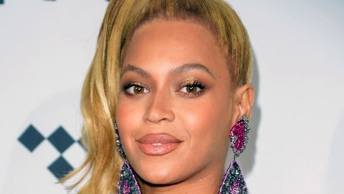 Beyonce, décolleté in vista - SportMediaset
