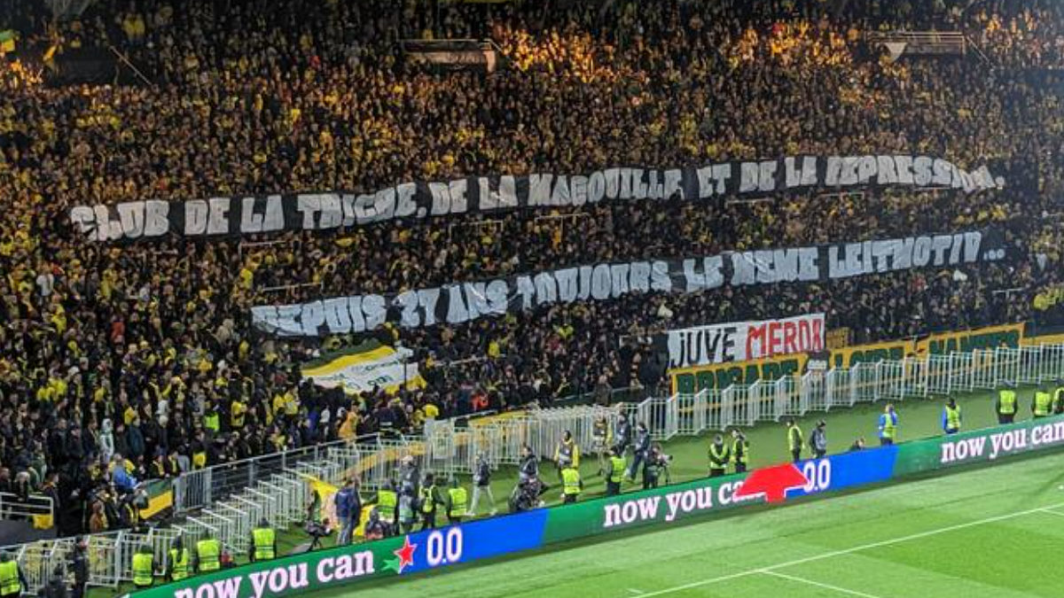 Club degli imbrogli e degli intrighi": l'accoglienza dei tifosi del Nantes  alla Juve