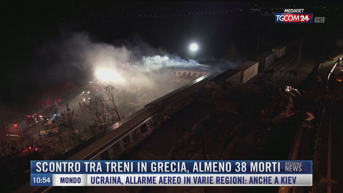 breaking-news-delle-11-00-scontro-tra-treni-in-grecia-almeno-38