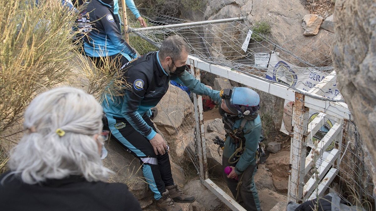 Fotogallery - Climber spagnola esce da una grotta dopo 500 giorni di ...
