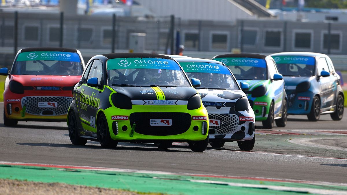 Torna la smart e-cup: a Vallelunga si taglia un traguardo storico