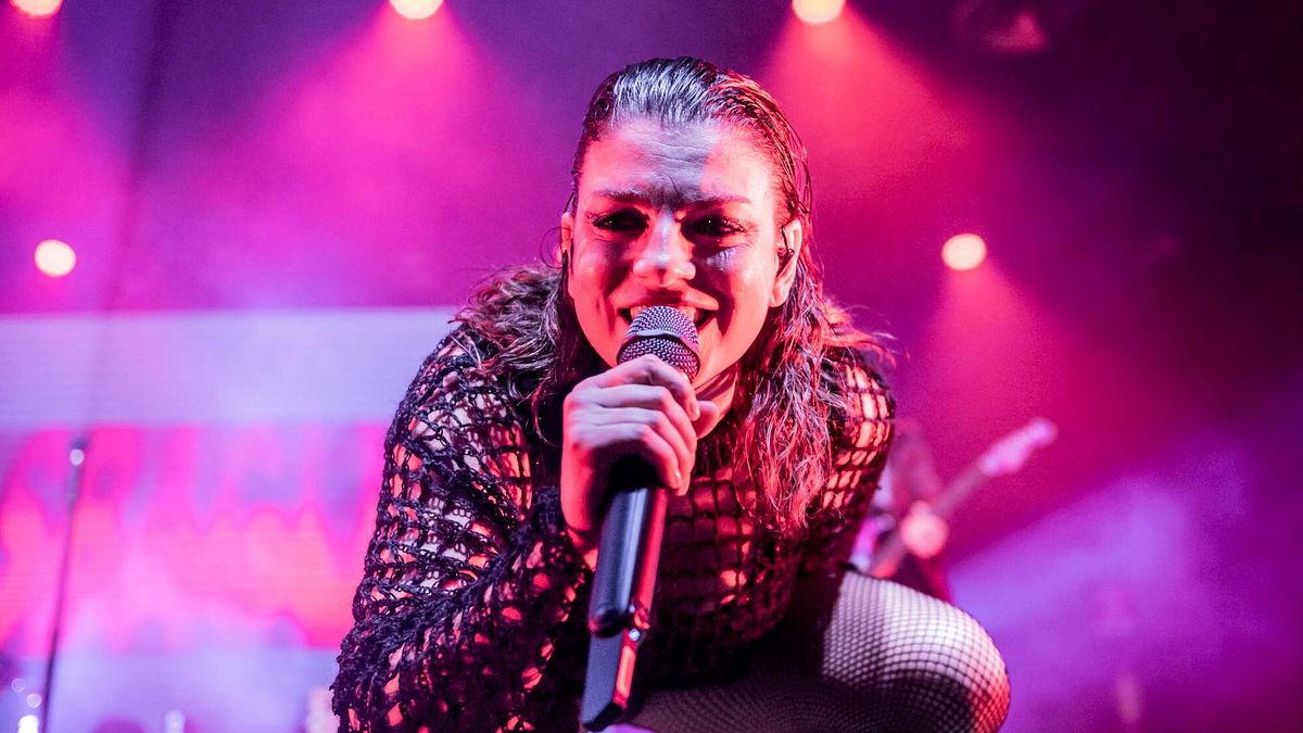 Fotogallery - Emma inaugura il suo tour 