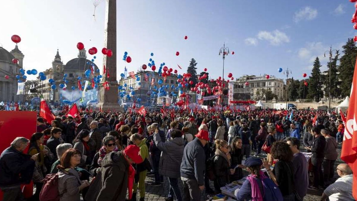 Sciopero, Cgil Uil Piazza Landini: Governo Manda Paese A Sbattere