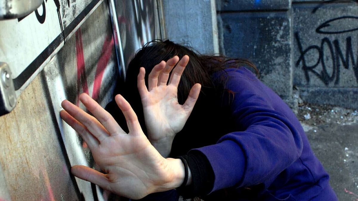 Torino, violentata da padre e incinta a 13 anni: abusi