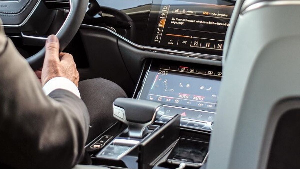 Miami, l'auto a noleggio ha il conducente con la pistola