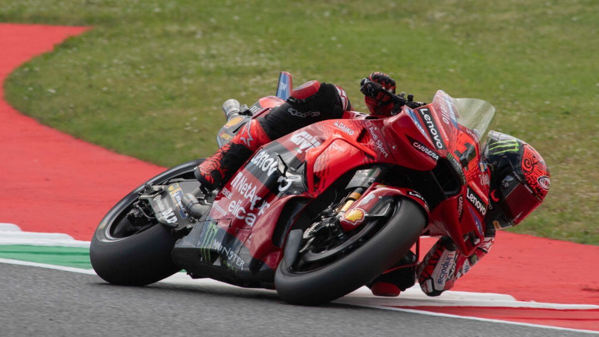 MotoGP, GP Olanda: pole da record per Bagnaia davanti a Martin