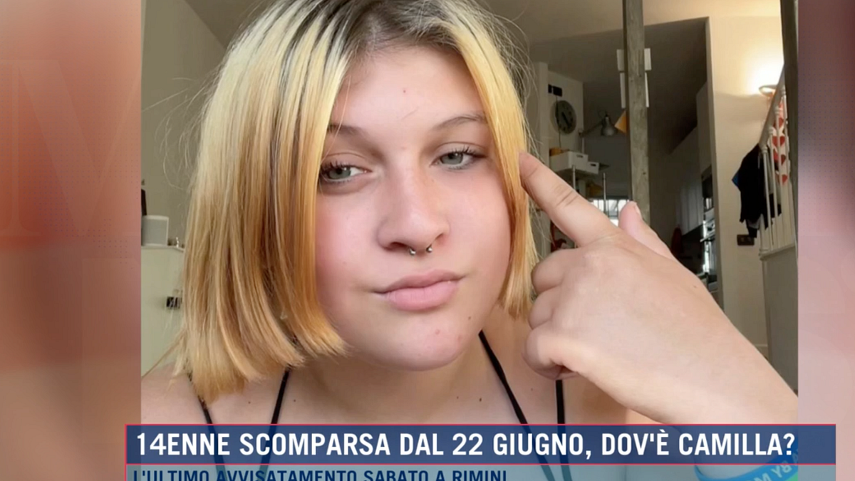 Ragazza scomparsa a Rimini, Camilla chiama i genitori dopo l'appello a "Pomeriggio Cinque News": "È con un ragazzo"