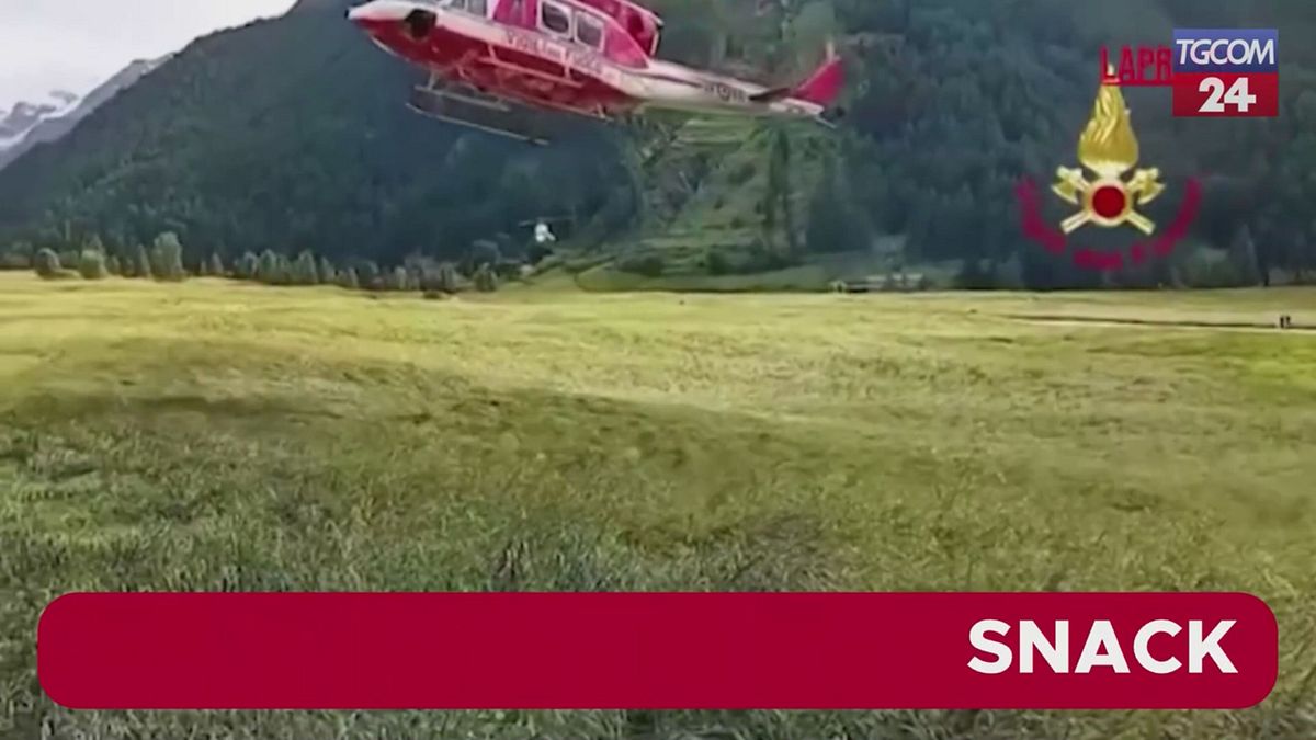 Maltempo, l'evacuazione a Cogne con gli elicotteri: oltre 500 persone lasciano le zone alluvionate