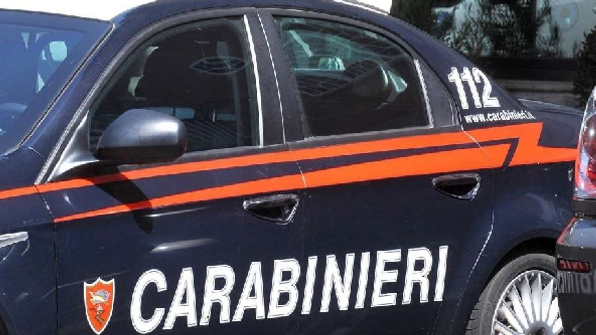 Napoli, rapina in supermercato con fucili spianati: due arresti