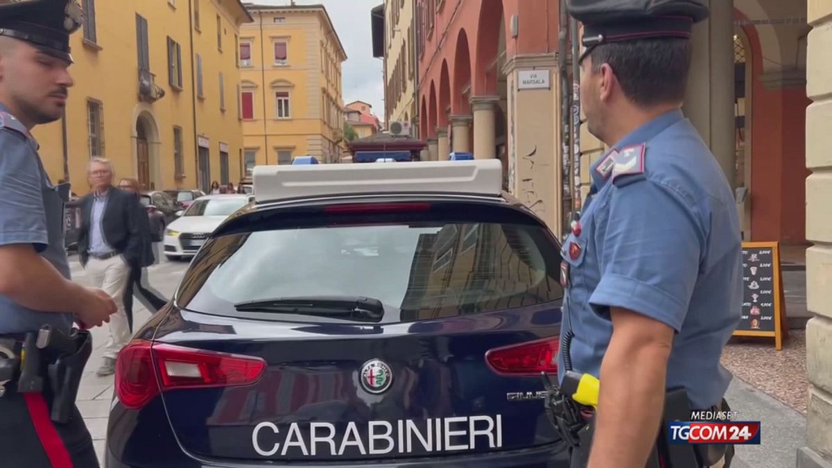 Bologna, sequestrata e stuprata si lancia dalla finestra per fuggire