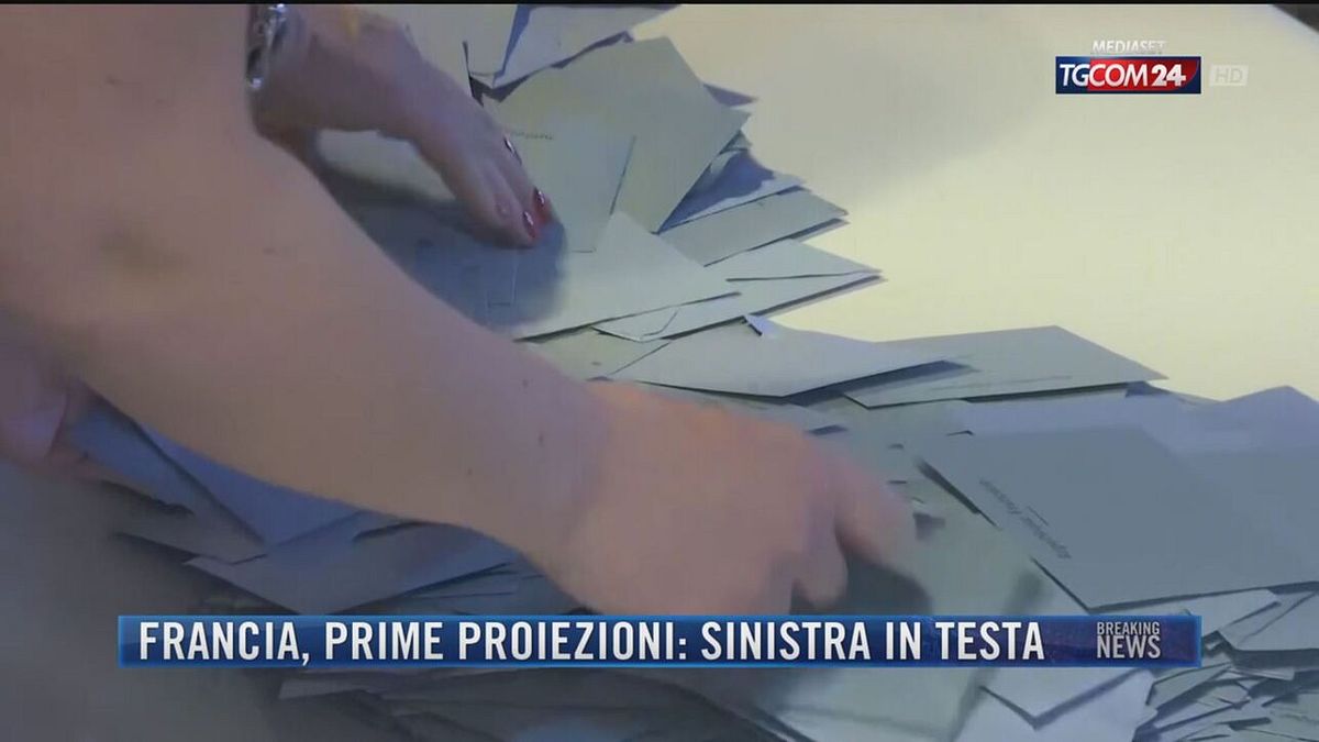 Breaking News delle 21.30 | Francia, prime proiezioni: sinistra in testa