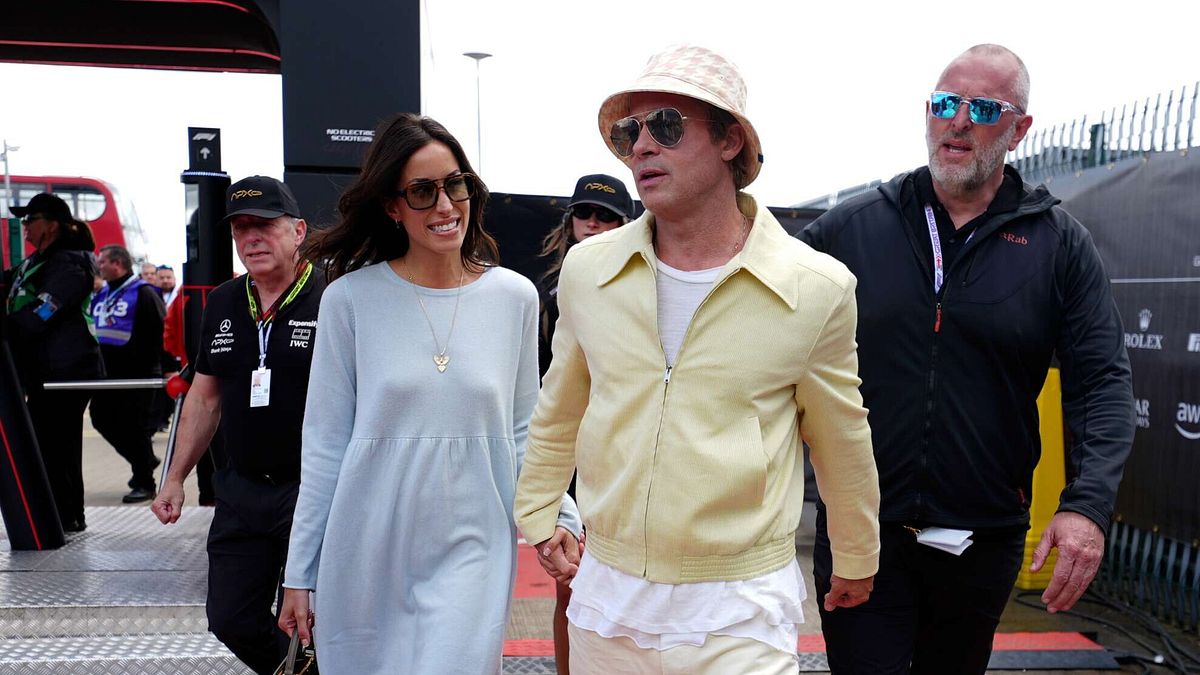 Brad Pitt ve Ines de Ramon, Britanya GP'sinde el ele tutuşuyor