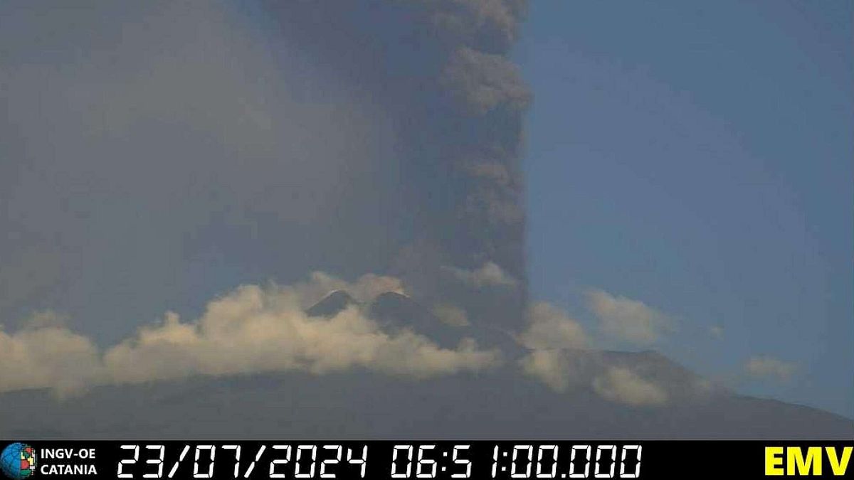 Nube vulcanica dall'Etna, sospesi tutti i voli a Catania