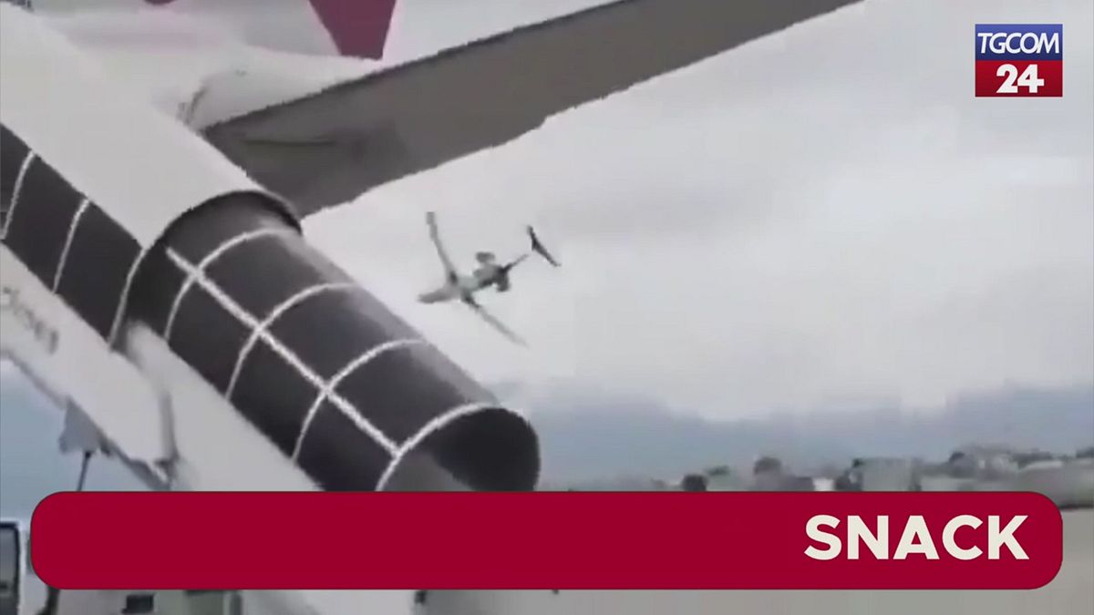 Nepal, aereo si schianta in fase di decollo